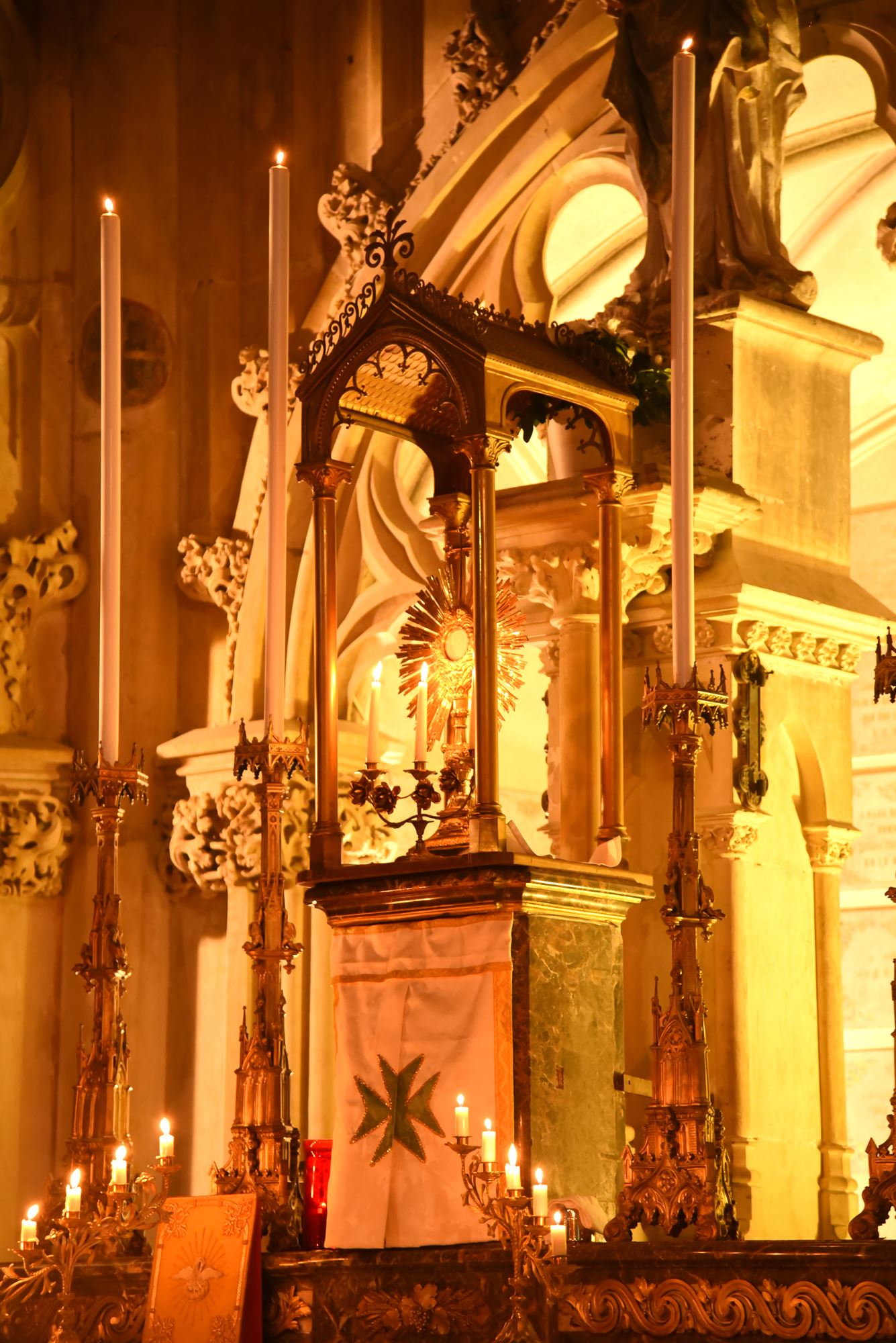 Attention: peu de Messes à Notre-Dame pendant les Vacances de la Toussaint!